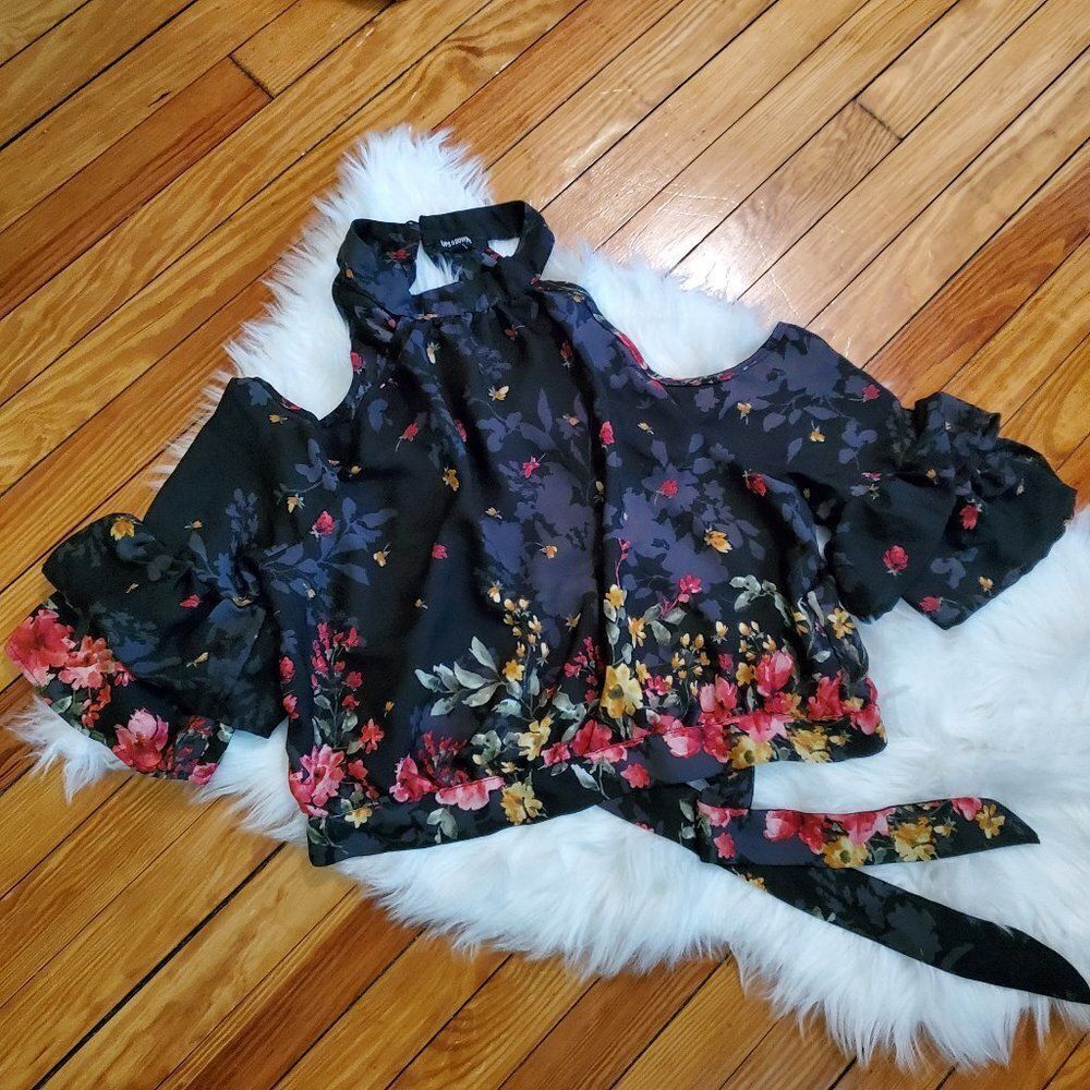 Floral On Black Halter Cold Shoulder Blouse With Open Lower Back + Ties Sz XL